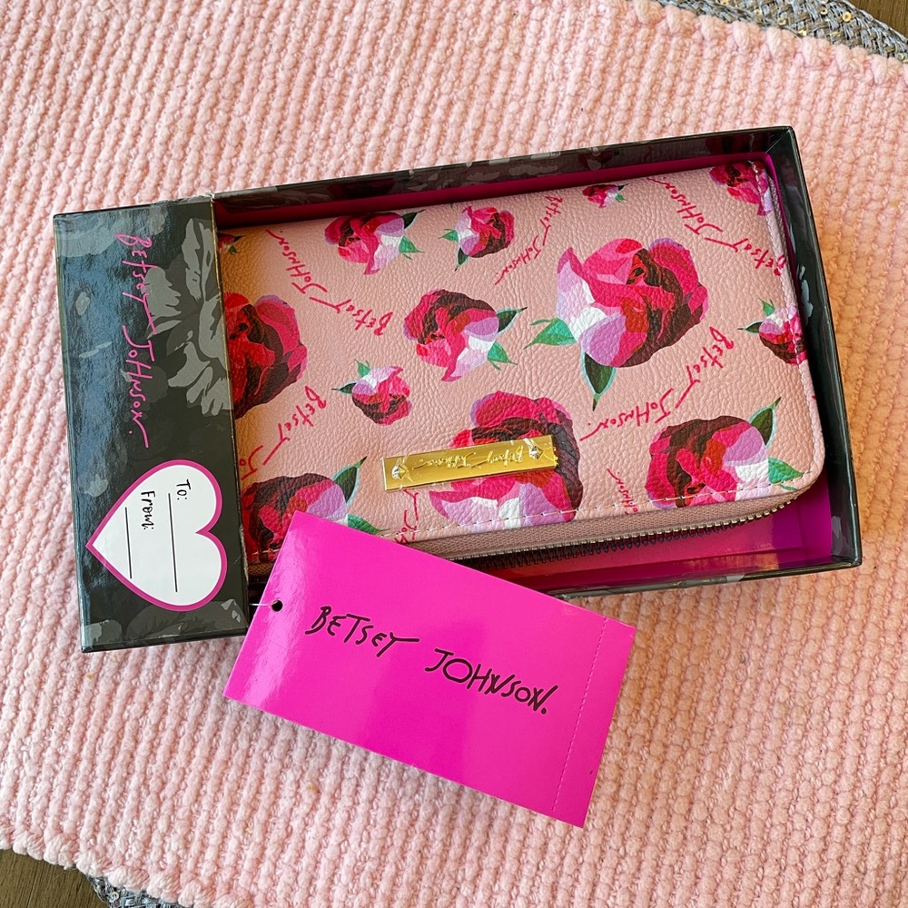 BETSEY JOHNSON PINK AND RED ROSES WALLET NEW IN GIFT BOX